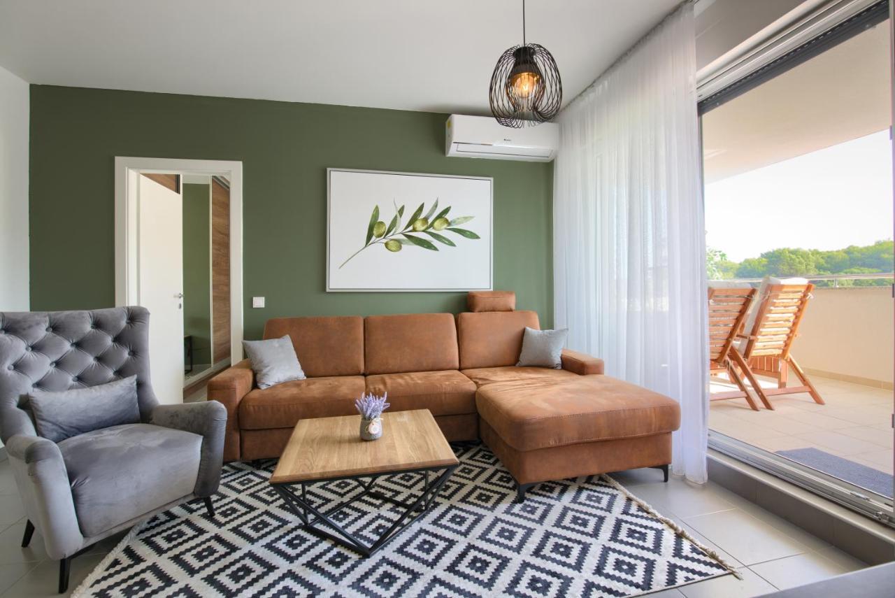 Beautiful Two-Bedroom Seaside Apartment In Premantura Exterior foto